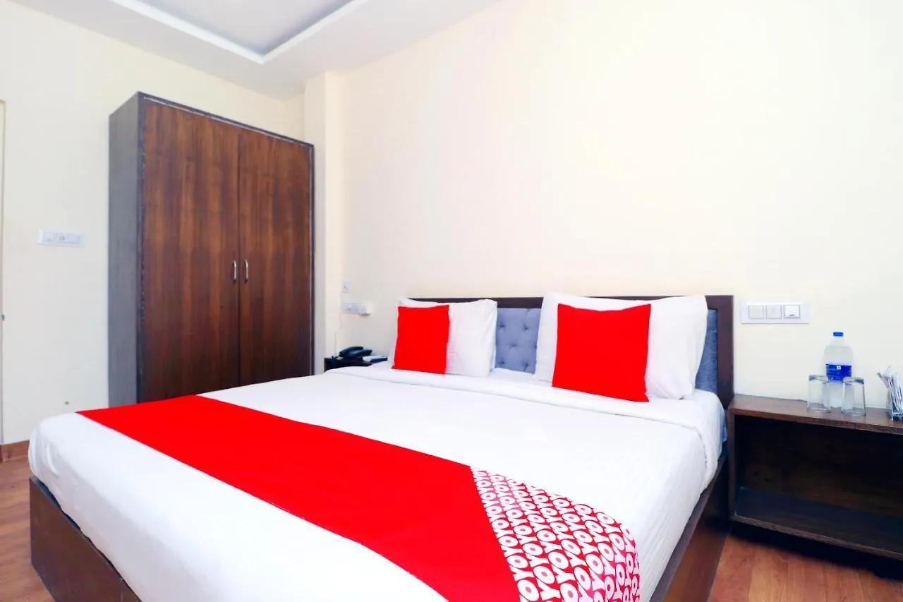 ***  Oyo Flagship 43968 Hotel Rosewood Panchkula India